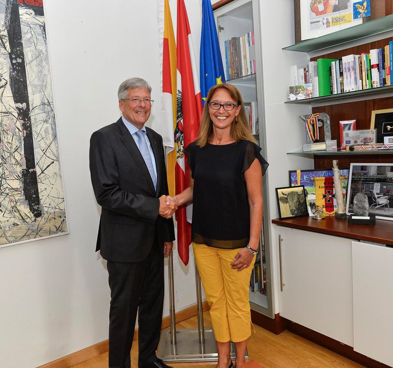 Il Governatore della Carinzia Peter Kaiser dà il benvenuto alla dott.ssa Sandra Sodini